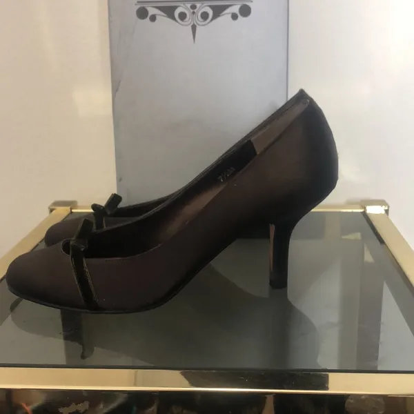 Vaneli womens brown bow kitten heel satin pump size 7.5 with box​ - Image 4