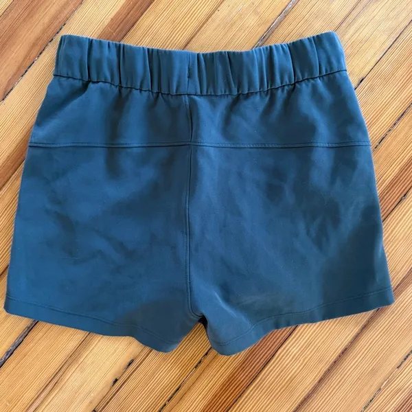 Lululemon On the Fly Short *Woven 2.5" in Dark Olive Size 4 - Image 4