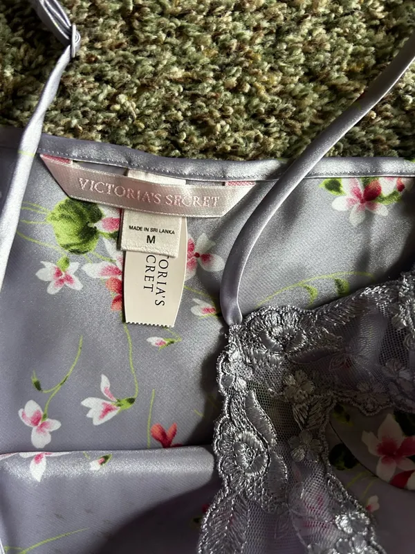 Vintage 1999 Victoria's Secret Silver Satin Floral Lace-Trim Slip NWT!! - Image 3