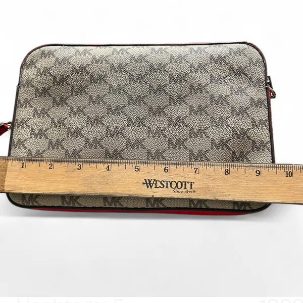 Michael Kors jet set adjustable crossbody bag. - Image 9