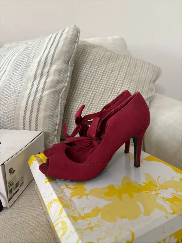 Ann Marino Burgundy Peep-Toe Bow High Heels - Image 2