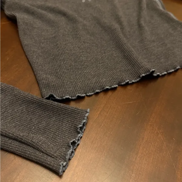 American Eagle Outfitters Charcoal Long Sleeve V-Neck Top - Image 4
