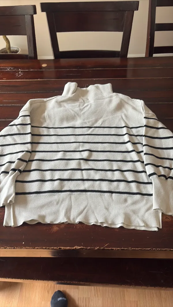 Small Boutique Sweater - Image 4