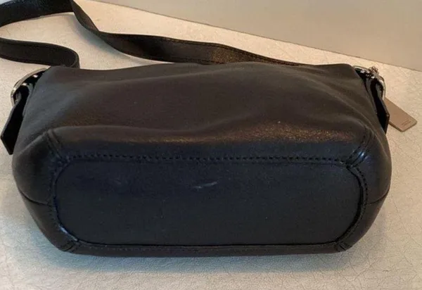 Coach Vintage  Leather Purse - Image 6
