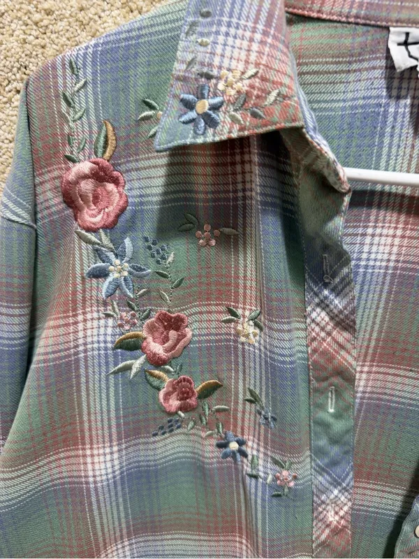 Vintage cottagecore soft girl cowgirl western embroidered grandma button shirt - Image 8