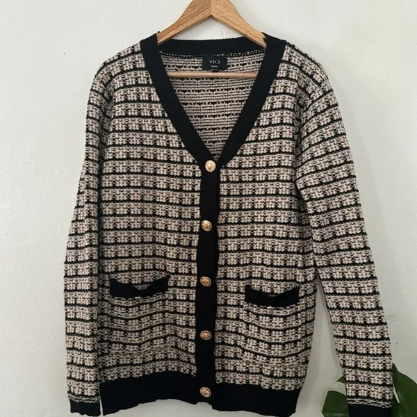 Woodrow cardigan with gold buttons NWOT - Image 5
