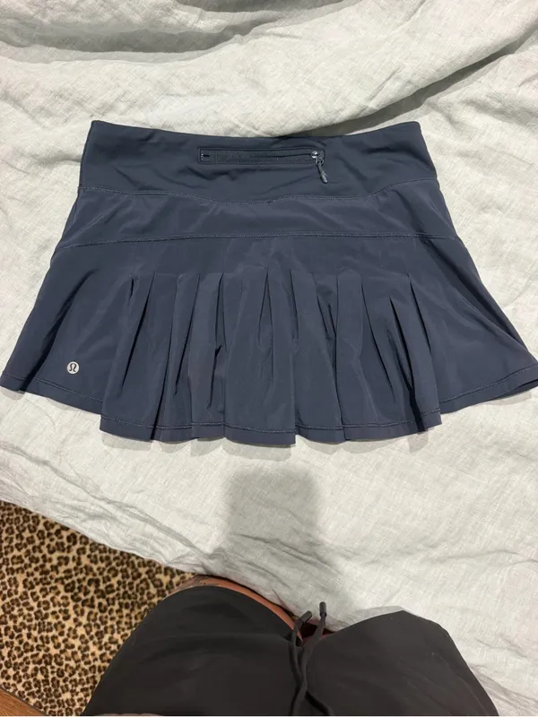 Lululemon circuit breaker skirt sz 6 dark navy/ charcoal - Image 5