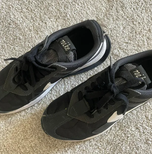 Nike Sneakers - Image 2