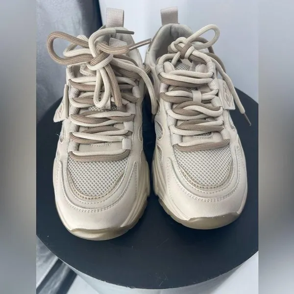 Olnitz cream sneakers size 5 1/2 cream color‎ bin 1 - Image 2