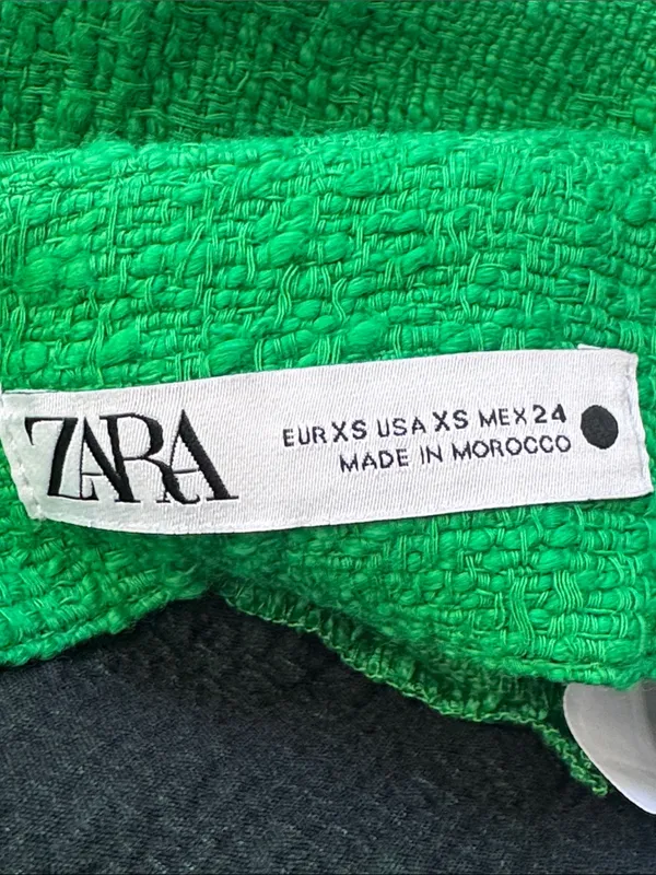 Zara Emerald Green High-Waist Mini Skirt with Gold Buttons - Image 6