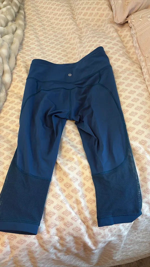 Navy Lululemon Capri Leggings - Image 4