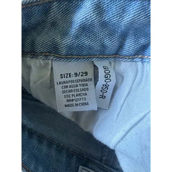 GOGO‎ jeans USA 9/29 GOGO-850-R Shorts Light Wash Bedazzled Cut Off Distressed - Image 5