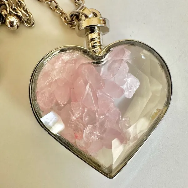 Blessings pink Crystal Chips in Faceted Glass Heart Pendant Necklace - Image 9