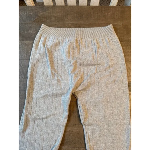 Aeropostale Women's Light Gray Textured Knit Leggings Size Large - Image 3