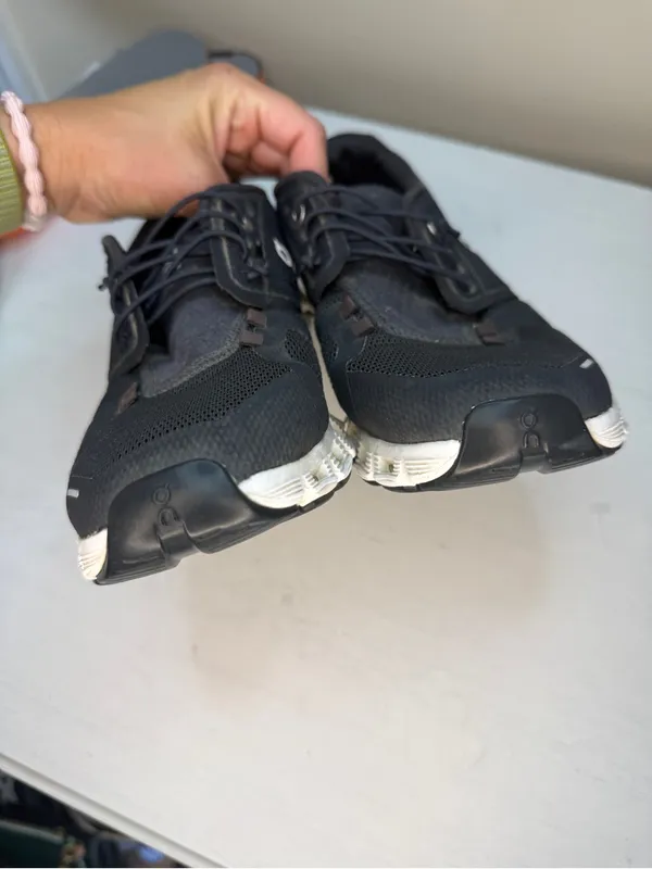 On Cloud 5 All Black Mesh Low Top Sneakers sz 8.5 - Image 8
