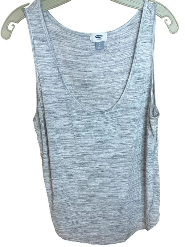 Old Navy Heathered Light Gray Scoop Neck Tank with Rounded Hemlone - Image 2