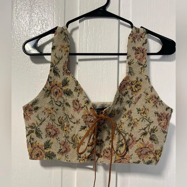 NWT Cider Natural Garden Tie Lace front Tapestry cropped top size small - Image 2