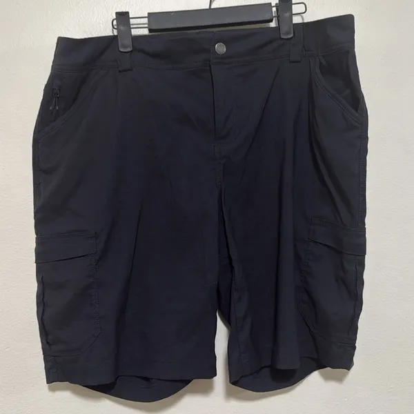 Duluth Dry on the fly 10” cargo black woman plus size 16 shorts - Image 2