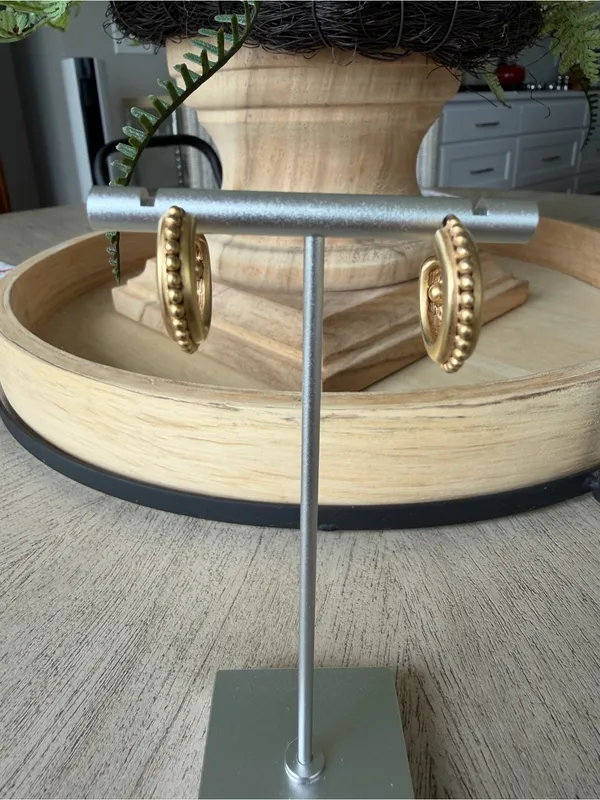 Oscar de la Renta gold tone hoop earrings - Image 2