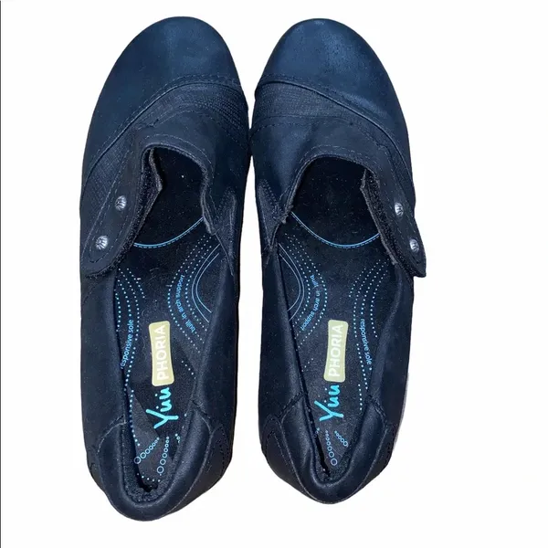 Yuu Phoria Dezary black slip on comfort shoes size 10 wide - Image 2