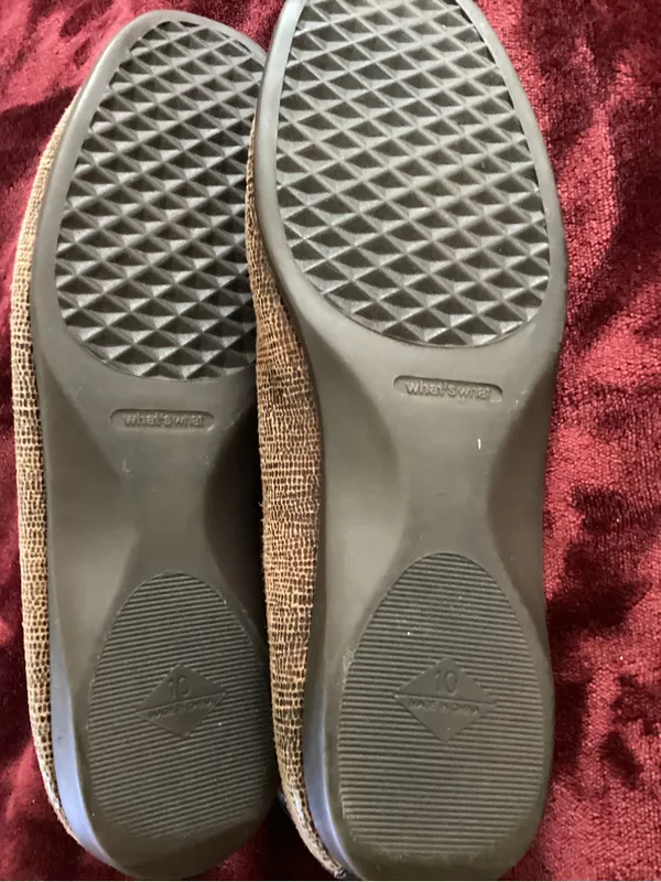What’s what! Brown Textured Ballet Flats with Bow Accent - Image 3