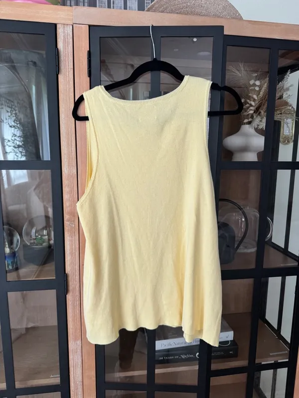 ASOS Design knit vest top butter pastel yellow sleeveless tank crewneck buttons - Image 5