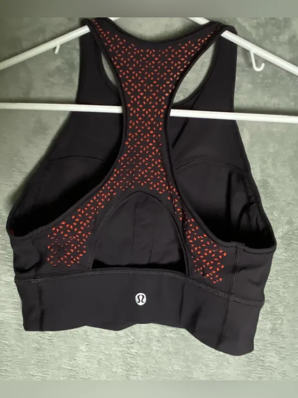 Lululemon High Neck Black Red Laser Cut Sports‎ Bra size 6 outdoor Sporty - Image 4