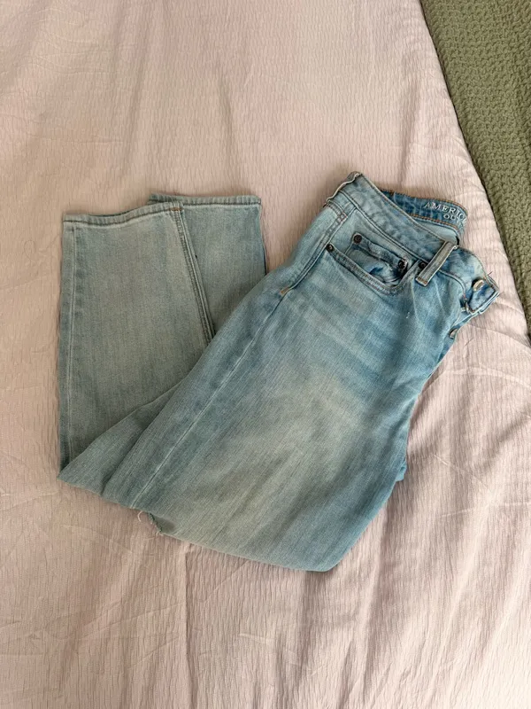 American Eagle Vintage High-Rise Jeans - Image 2