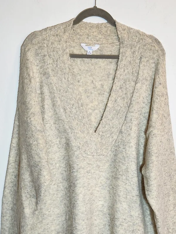 Time and Tru Cream Gray Oatmeal Fuzzy Oversized V-Neck Sweater Size XL NWT - Image 2