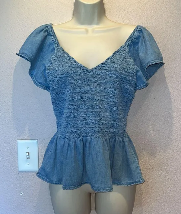 GAP Women’s Denim Smocked V Neck Ruffle Sleeve Top Size Medium - Image 3