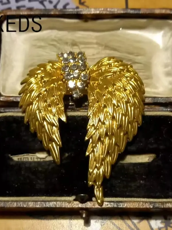 Gold Tone Angel Wings Crystal Brooch Pin Sparkly Statement Costume Jewelry NEW - Image 4