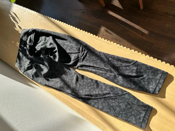 Lululemon In Movement Tight 25" *Everlux Formation Camo Deep Coal Multi 4 - Image 2
