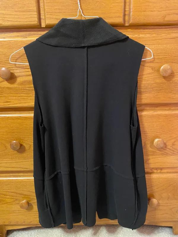 Black Sleeveless Vest Size M - Image 2
