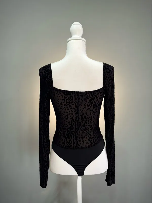 Black Lulu's Leopard Print Velour L/S Bodysuit Size S EUC - Image 2