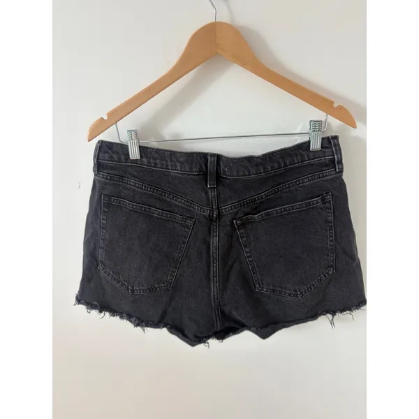 Abercrombie & Fitch The Mom Short High Rise Washed Black Denim Raw Hem 31 12 - Image 3