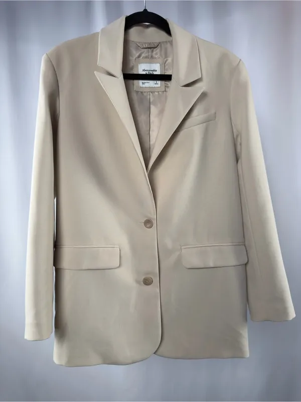 NEW Abercrombie & Fitch 2 Button Tailed Blazer Jacket in Cream Size Small - Image 3