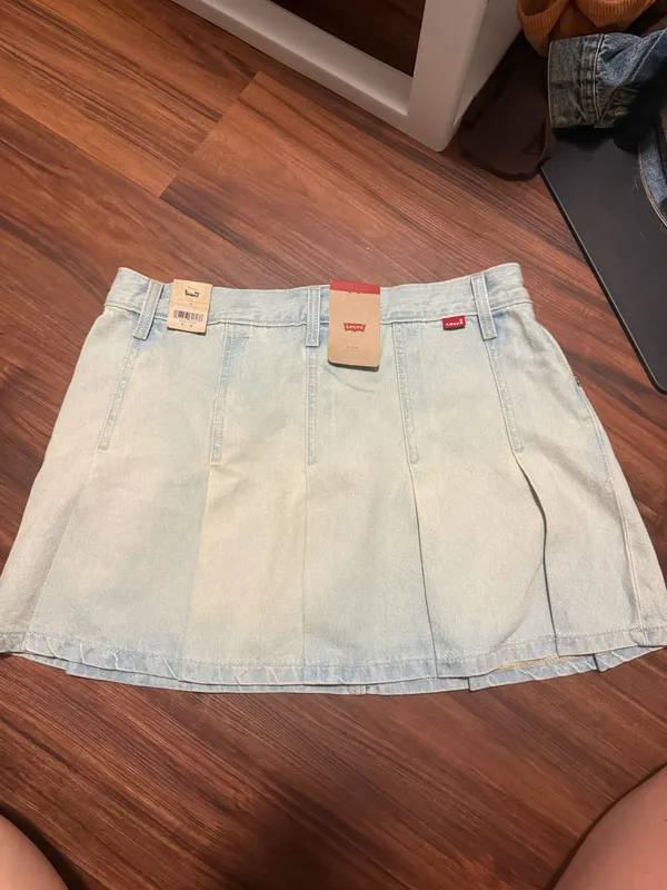 Levi’s Pleated Mini Skirt - Image 2