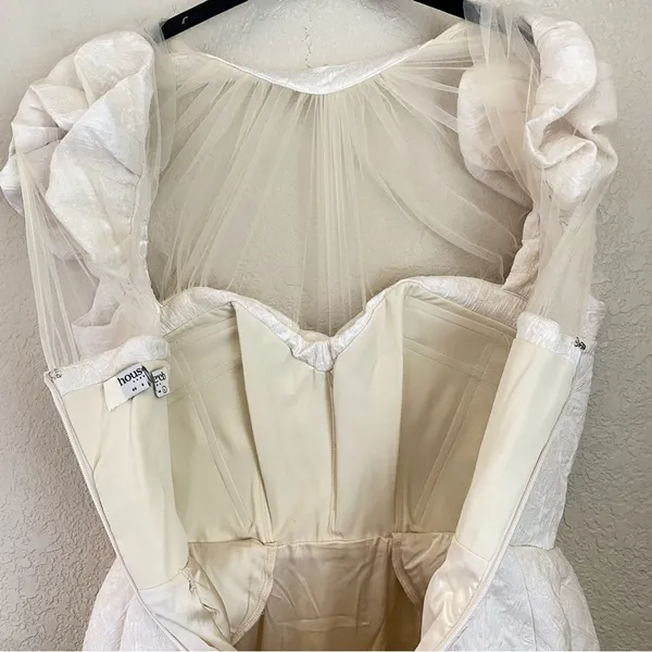 House of CB 'Cherelle' Ivory Jacquard Puff Sleeve Dress size Large NWOT‎ - Image 9
