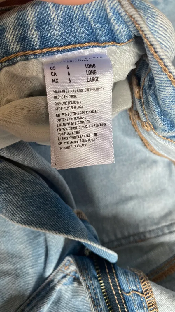 American Eagle Light Wash Jeans - Image 3