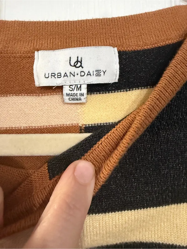 Urban daizy size small/medium  Colorblock Oversized Women’s Sweater - Image 3