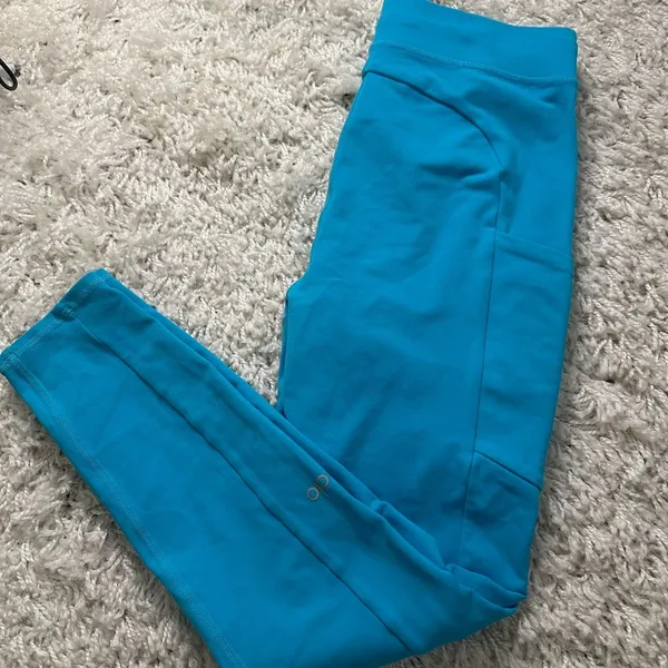 Alo Yoga Women's 7/8 High-Waist Checkpoint Leggings aqua blue size medium - Image 8