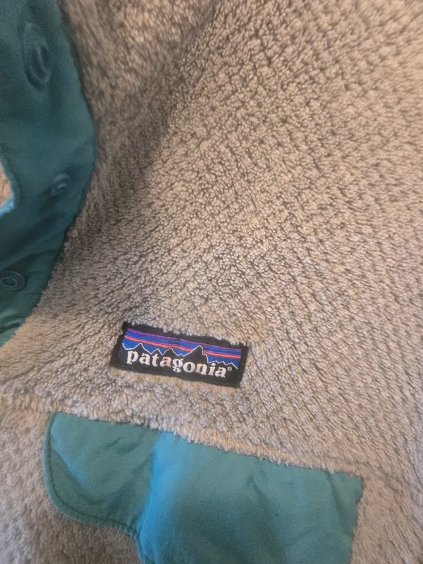 Patagonia Light Gray Fleece Pullover with Teal Accents Medium - Image 6
