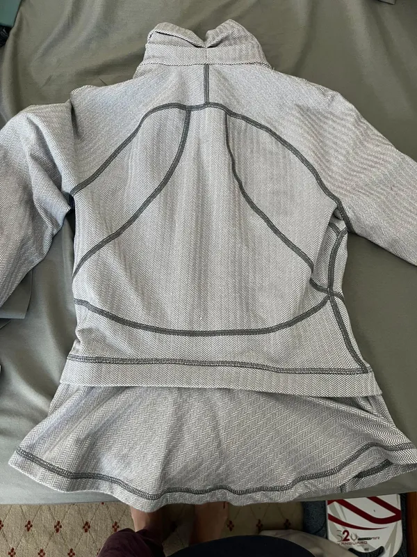 Lululemon jacket - Image 7
