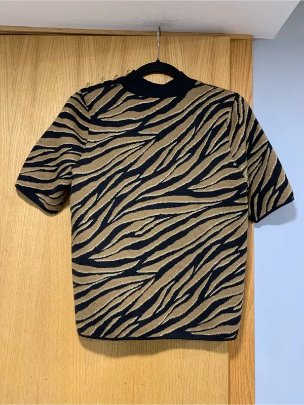 Michael Kors Short Sleeve Animal Prink Sweater Top - Size Medium - Image 2