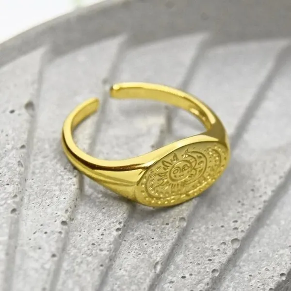 Sun and Moon Signet Ring Gold - Image 2