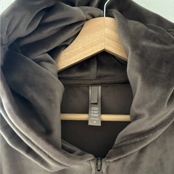 SKIMS Velour cropped Zip-Up Hoodie in a brown/oxide color - Image 3
