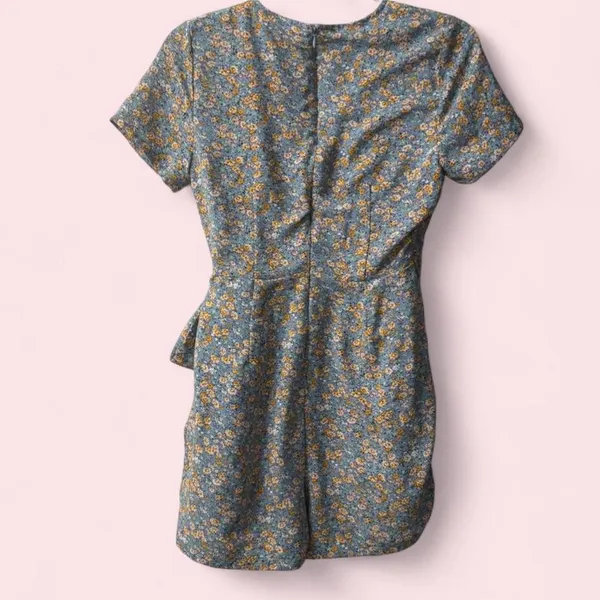 Women’s Lulus Blue Floral Wrap Tie Waist Romper Small - Image 8