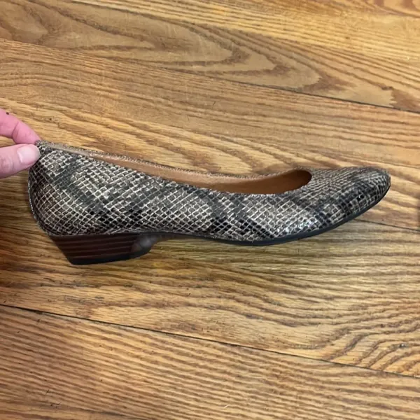 Indigo by Clarks Snakeskin Pattern Slip On Shoes heeled loafer‎ size 7.5 - Image 7