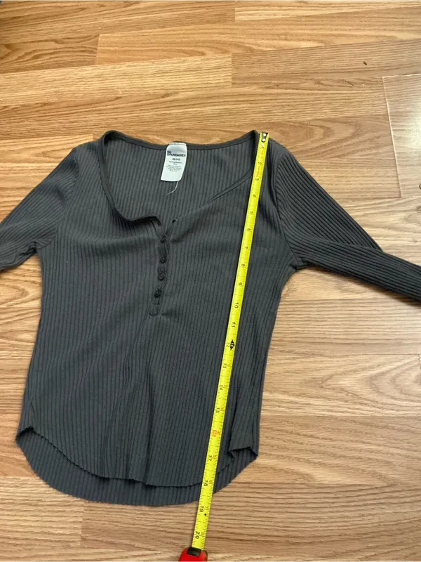 No Boundaries Dark Gray Ribbed Henley Long-Sleeve Top Size XS - Image 3