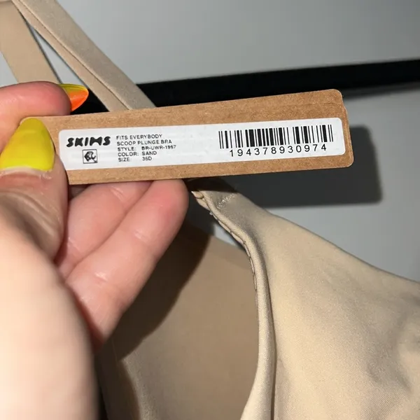 NWT SKIMS Fits Everybody Scoop Plunge Bra - Sand - Image 5
